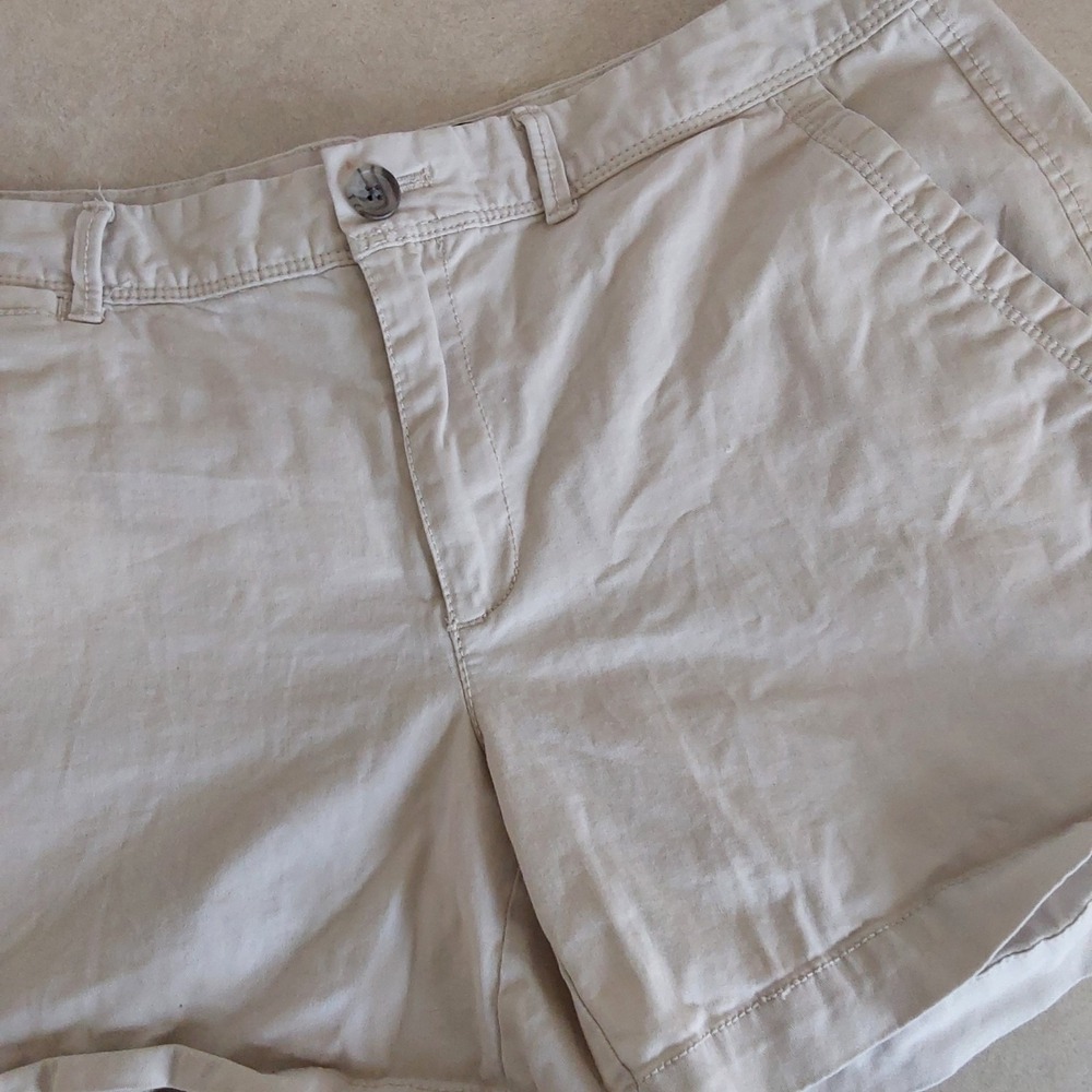 Banana Republic Women's Tan Khaki Chino Size 8 Summer Casual Stretch Shorts